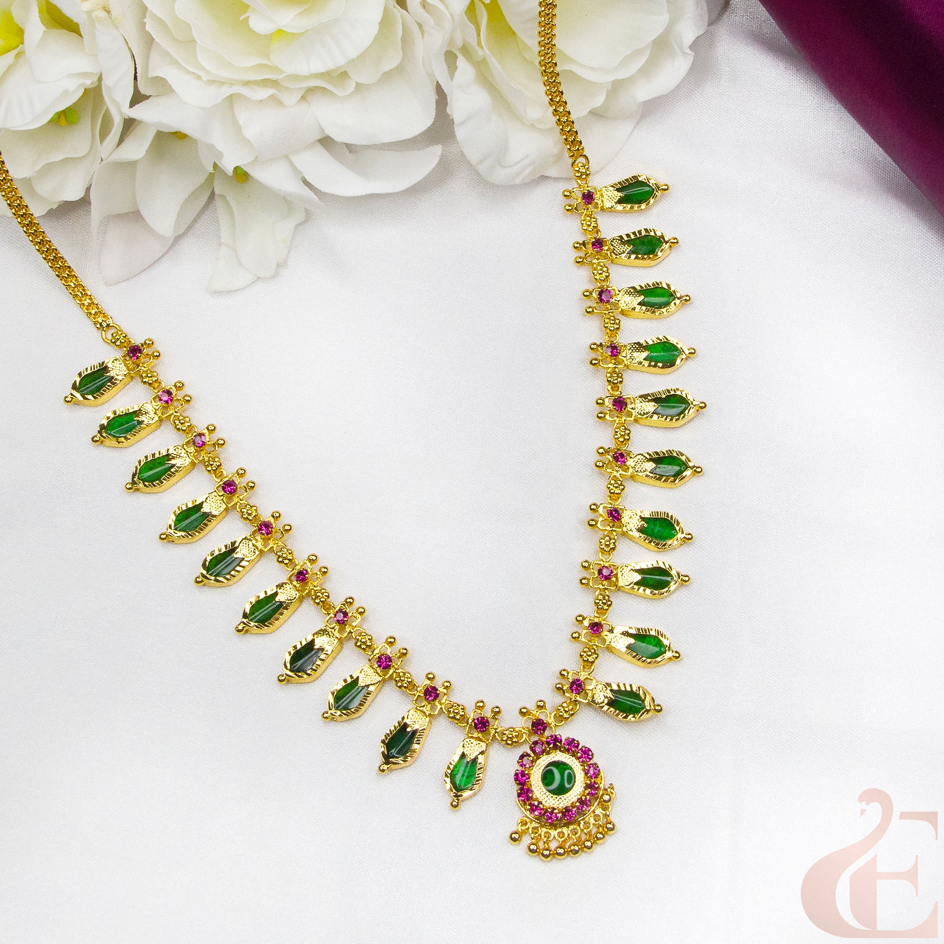 Top view of Palakka Necklace  Nagapadam Design Green ruby 