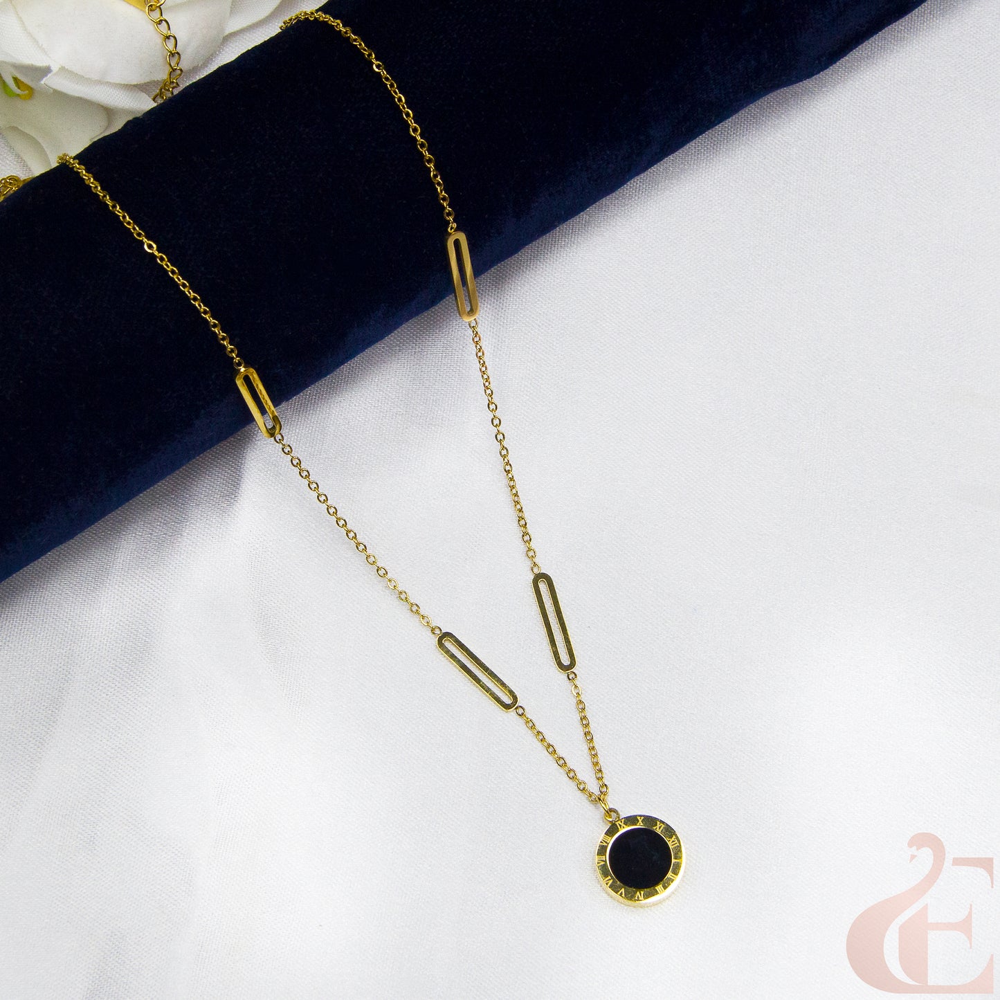 Top view of Stainless Steel Reversible Simple Chain With Pendent 