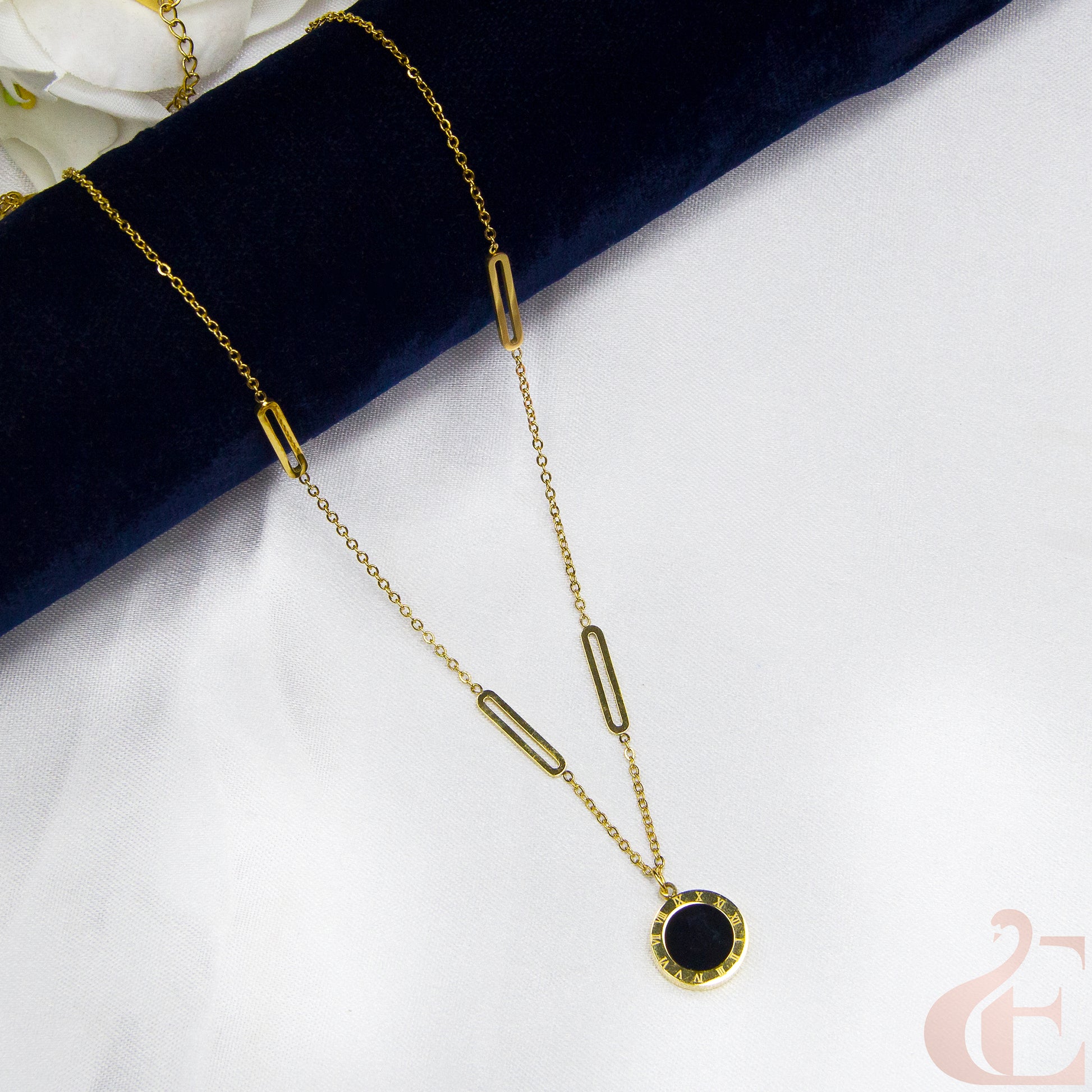 Top view of Stainless Steel Reversible Simple Chain With Pendent 