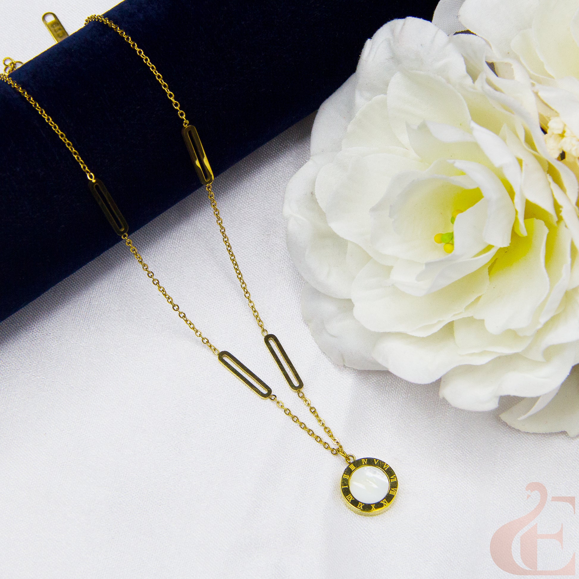 Top view of Stainless Steel Reversible Simple Chain With Pendent 