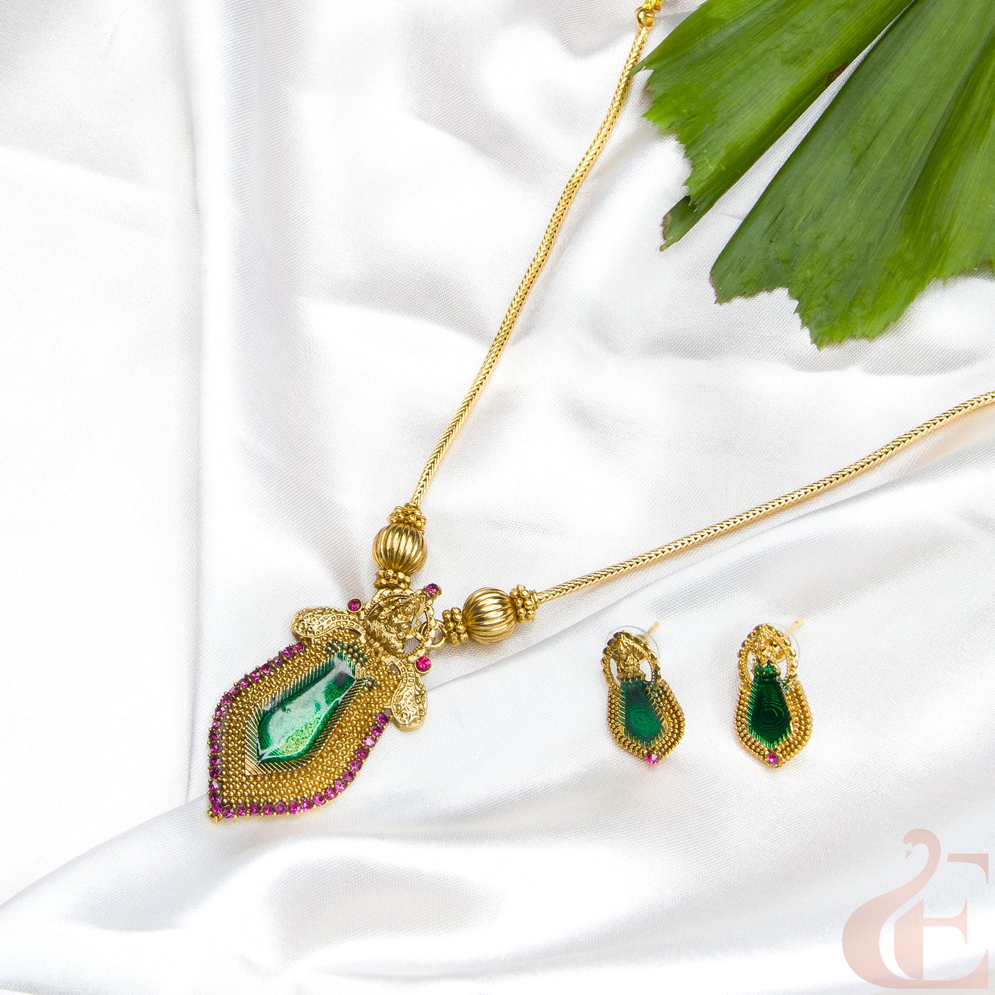 Top view of Traditional Kerala Temple Naga padam Neckpiece & Earrings Green Ruby stones