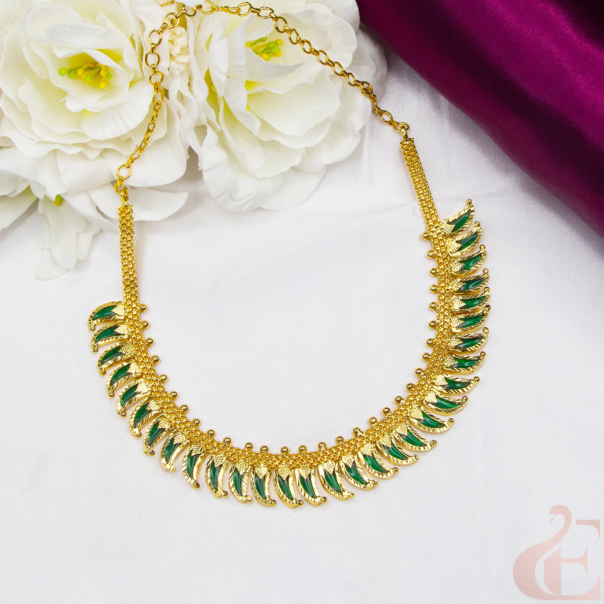 Top view of Traditional Palakka Necklace Green stones 