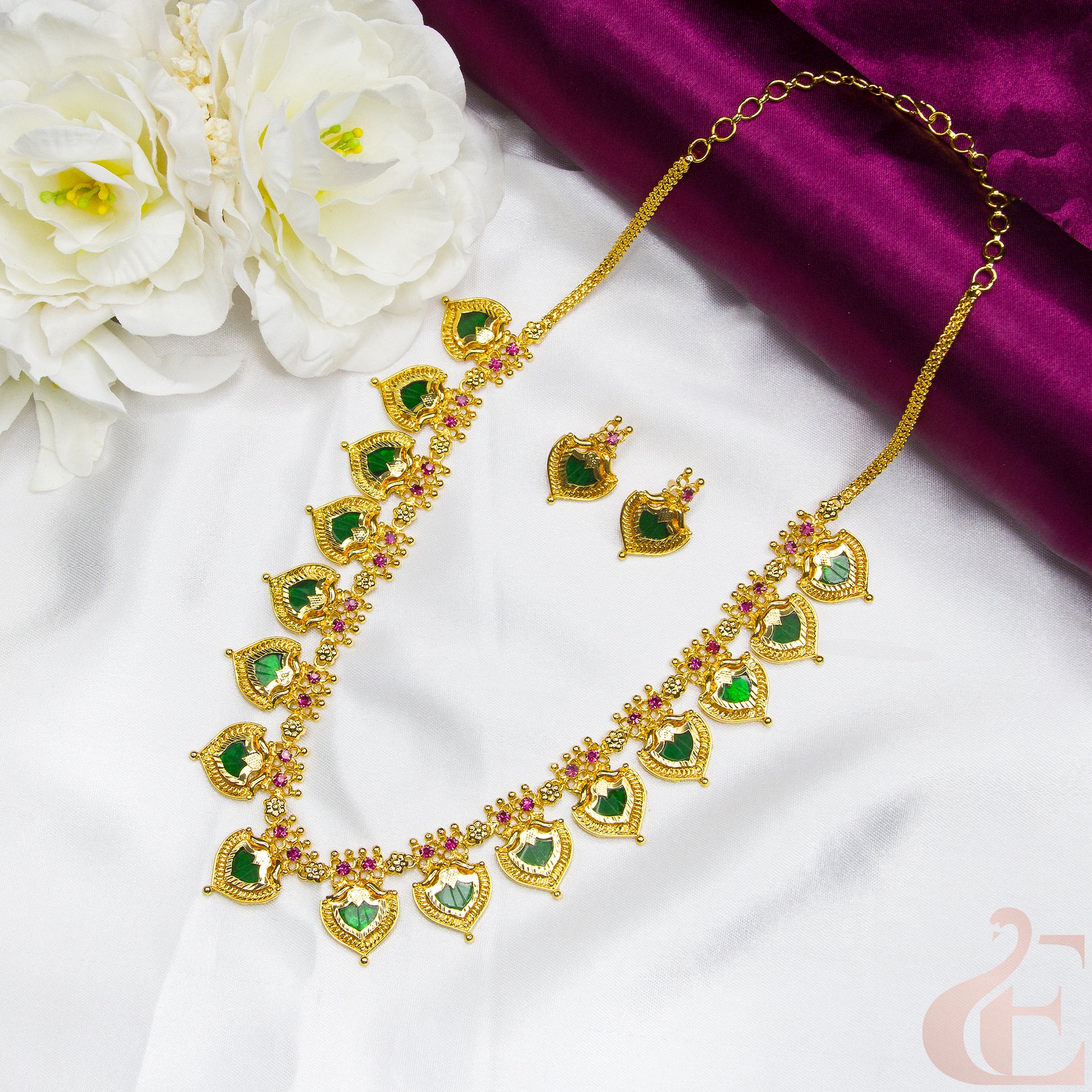 Top view of Traditional Palakka Necklace & studs Green stones 