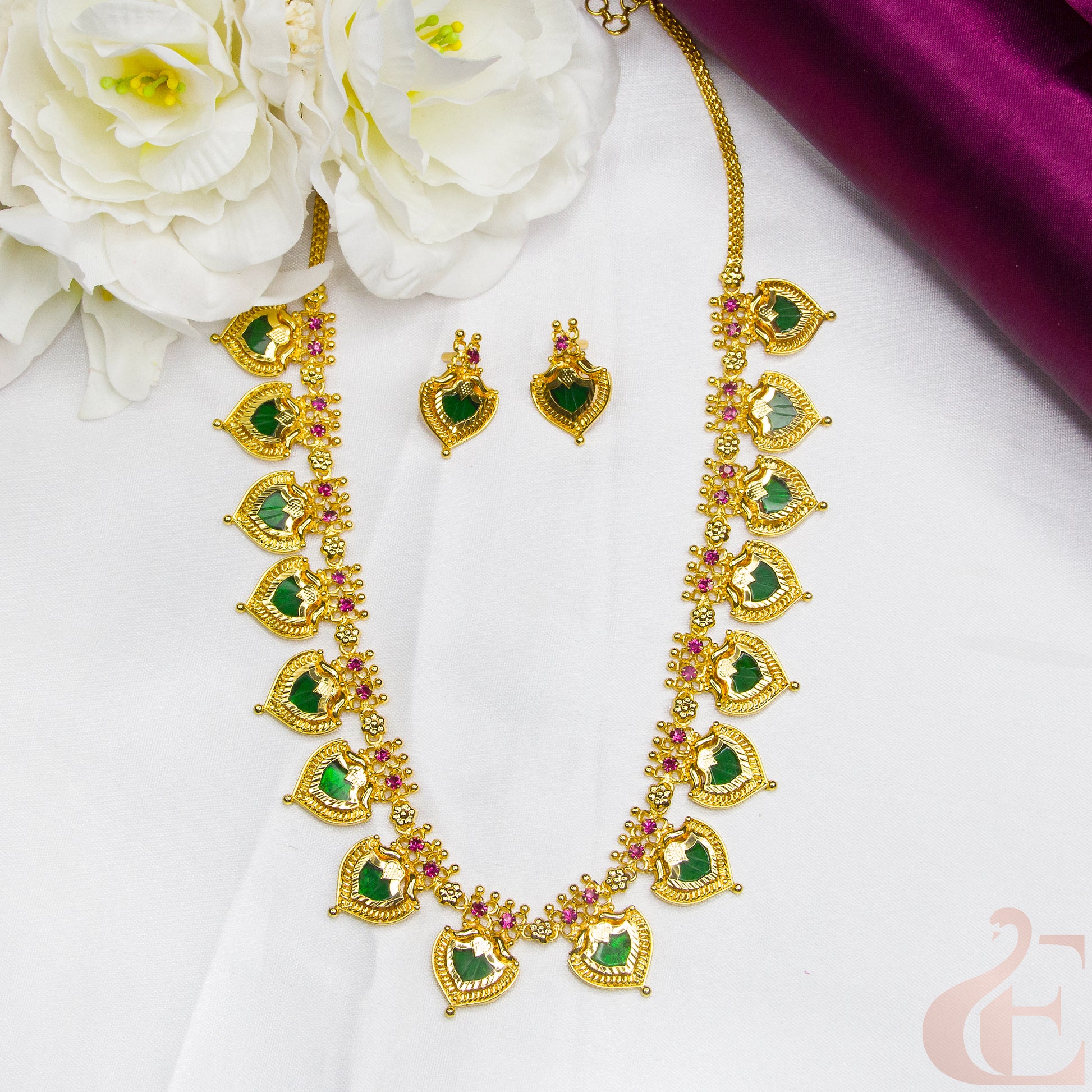 Top view of Traditional Palakka Necklace & studs Green stones 